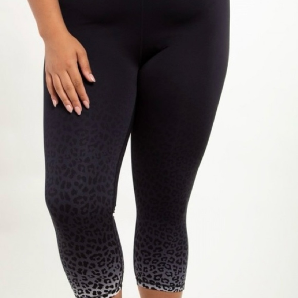Black Ombré Leopard Print Capri leggings